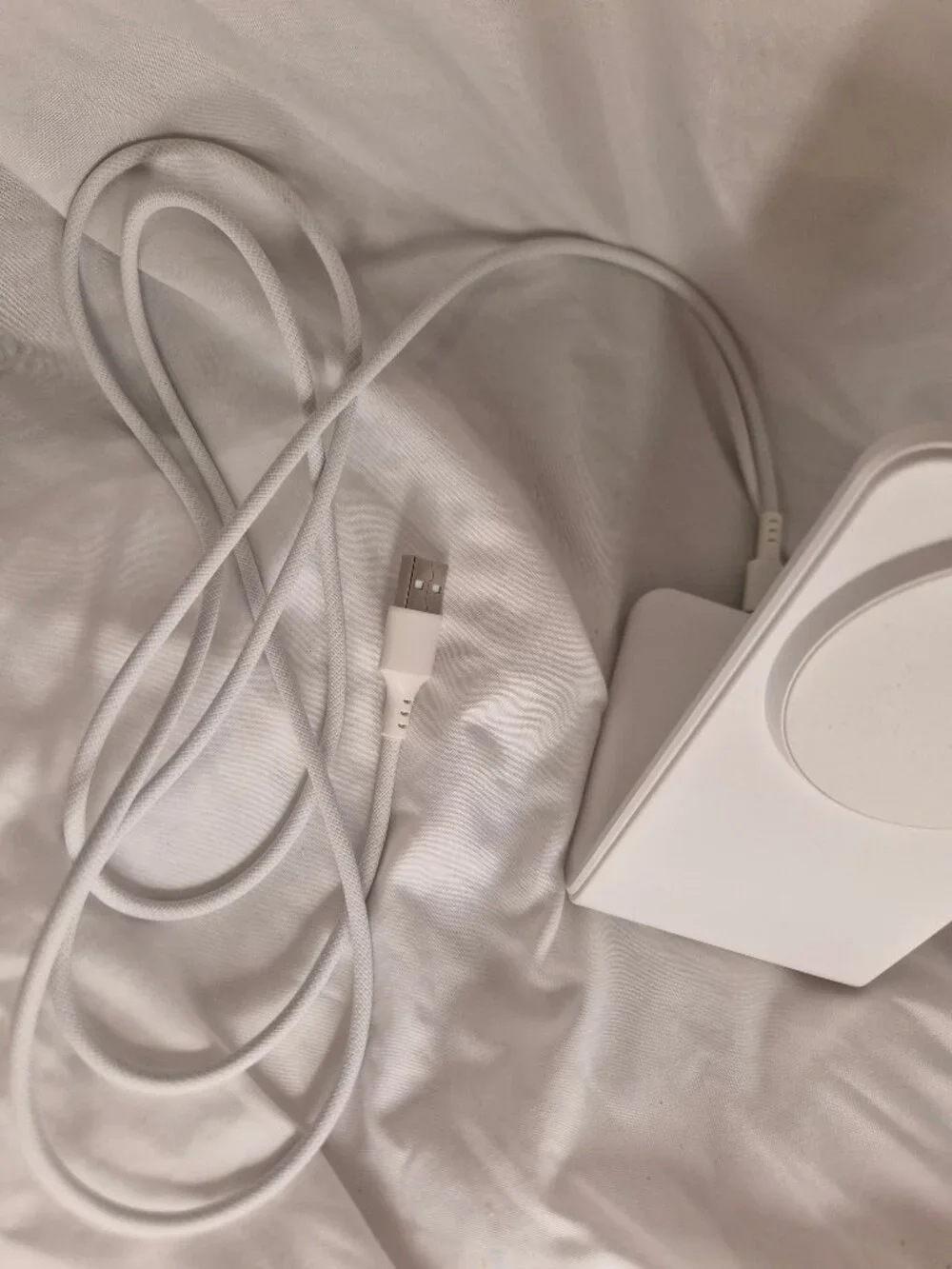 15W Magnetic Wireless Charging Stand Fast Charger - Model M2 White